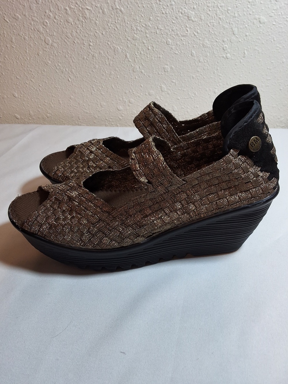 Bernie Mev Bronze Metallic Woven Stretch Wedge Sandals Size 6 - Picture 3 of 10
